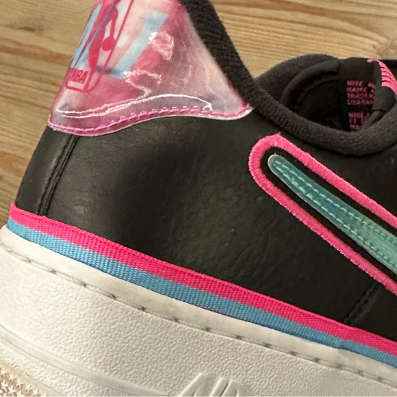 NIKE AIR FORCE 1 LOW SPORT NBA BLACK BLUE GALE LASER FUCHSIA NEON SIZE 10.5 - Picture 6 of 16